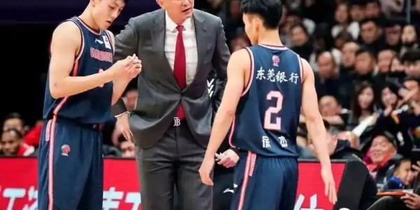 九游娱乐官方入口-3号状态回暖，2号又迷失了！8中2+4失误，被四川19岁菜鸟打爆了