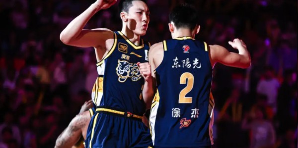 九游娱乐官方入口-3号状态回暖，2号又迷失了！8中2+4失误，被四川19岁菜鸟打爆了