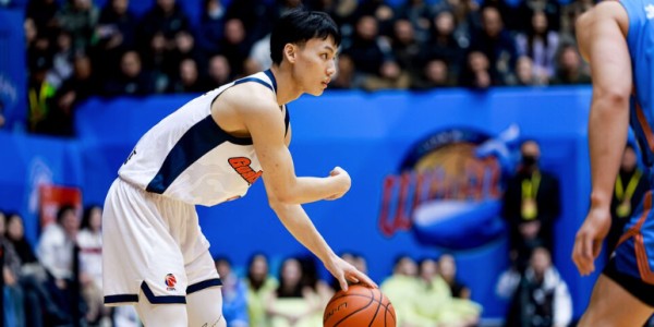 九游娱乐官方入口-3号状态回暖，2号又迷失了！8中2+4失误，被四川19岁菜鸟打爆了