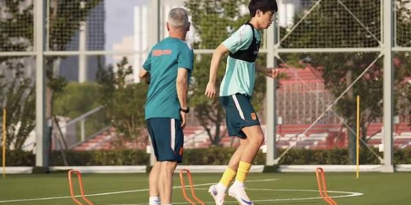 九游娱乐-国足只带2左后卫 毛伟杰+谢文能各踢1场？武磊象征出场 7前锋竞争